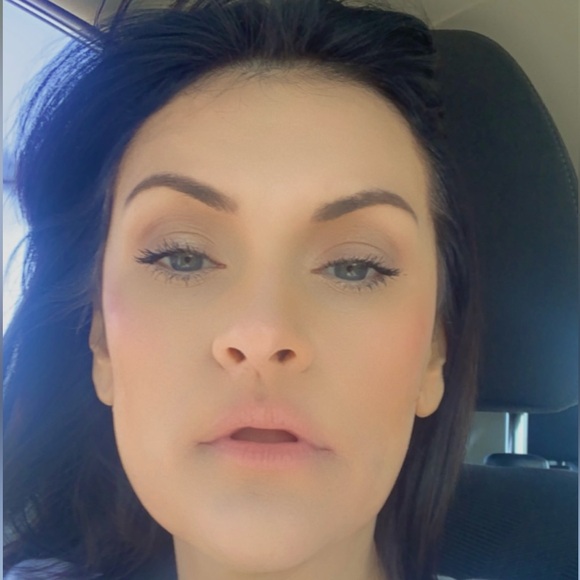 Meet your Posher, Emily - Picture 2 of 4